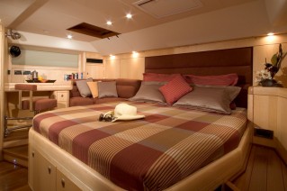 Oyster 725 yacht - Cabin
